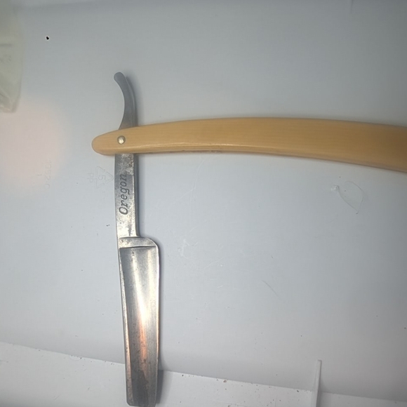 Straight Razor with Cream Handle - Picture 2 of 4